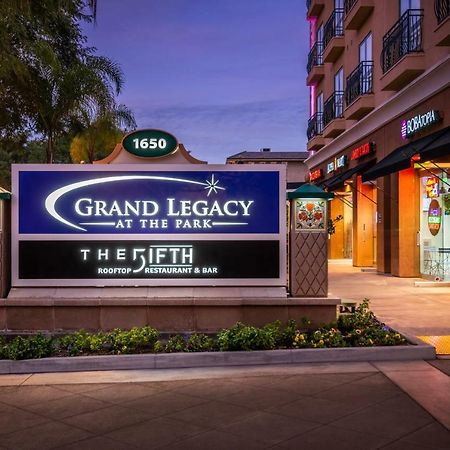 Отель Grand Legacy At The Park Анахайм Экстерьер фото